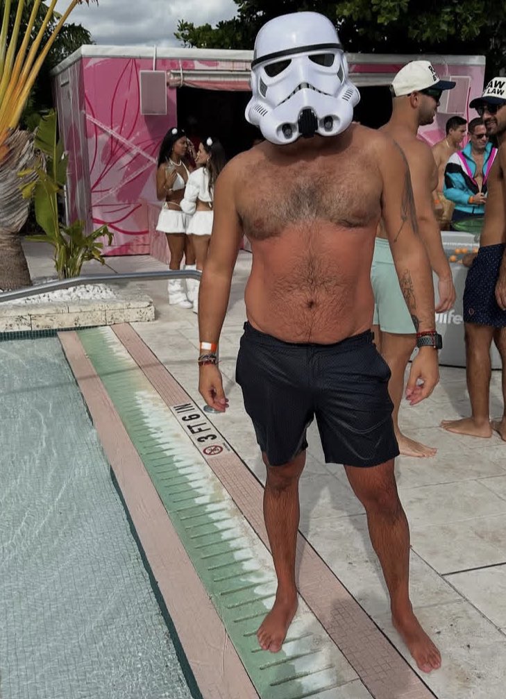 jacobinfiel's tweet photo. Here for good time 

#master #alpha #Sub #alphateaser #bottom #gay #gaycruising #latex #bear https://t.co/LNQOCr3fKC