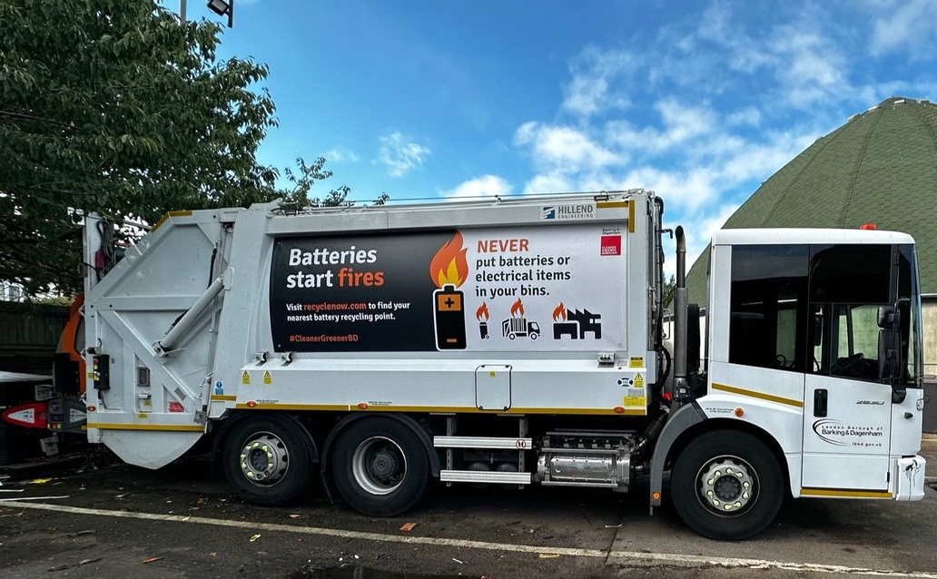 lbbdcouncil's tweet photo. Not sure what you can put in your household bins, or how to get rid of the things we don't collect? Please check our website.
Putting batteries or electricals in your bins can cause dangerous fires. Getting it right matters.
ℹ️ https://t.co/2qtZDYxXmF
#CleanerBD 🧡 https://t.co/AJNLWLzGQe