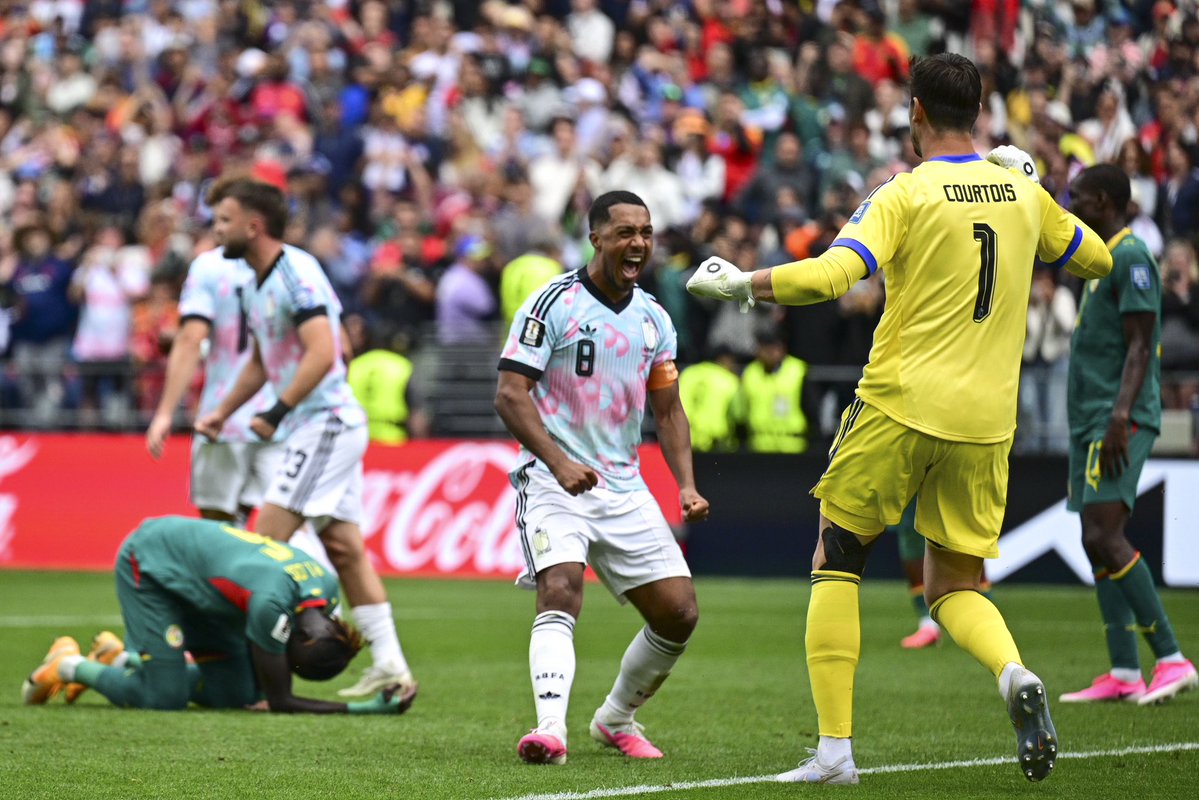 ActuFoot_'s tweet photo. 🚨🚨 6 DES 9 ÉQUIPES AFRICAINES ÉLIMINÉES DE LA COUPE DU MONDE SE SONT FAIT SORTIR À CAUSE DE BUTS ENCAISSÉS TARDIVEMENT. 😳👇

❌ Afrique du Sud 🇿🇦 : But encaissé à la 91e.
❌ Côte d’Ivoire 🇨🇮 :  But encaissé à la 86e.
❌ RD Congo 🇨🇩 : But encaissé à la 86e.
❌ Sénégal 🇸🇳 : But encaissé à la 125e. 
❌ Cap-Vert 🇨🇻 : But encaissé à la 111e.
❌ Égypte 🇪🇬 : But encaissé à la 92e.