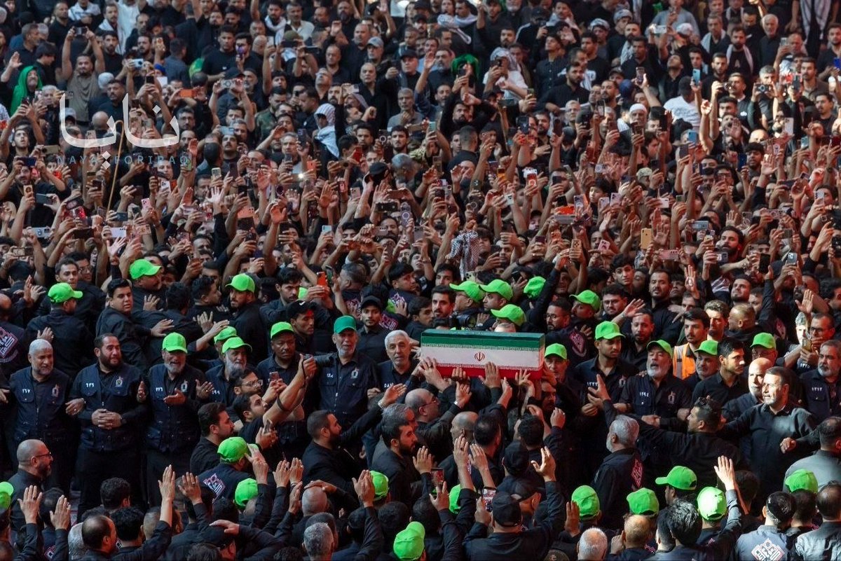 jacksonhinkle's tweet photo. The bodies of the family of the martyred leader of the Islamic Revolution are being carried around the shrines of Imam al-Hussein and al-Abbas. https://t.co/vT7gmFtJhr