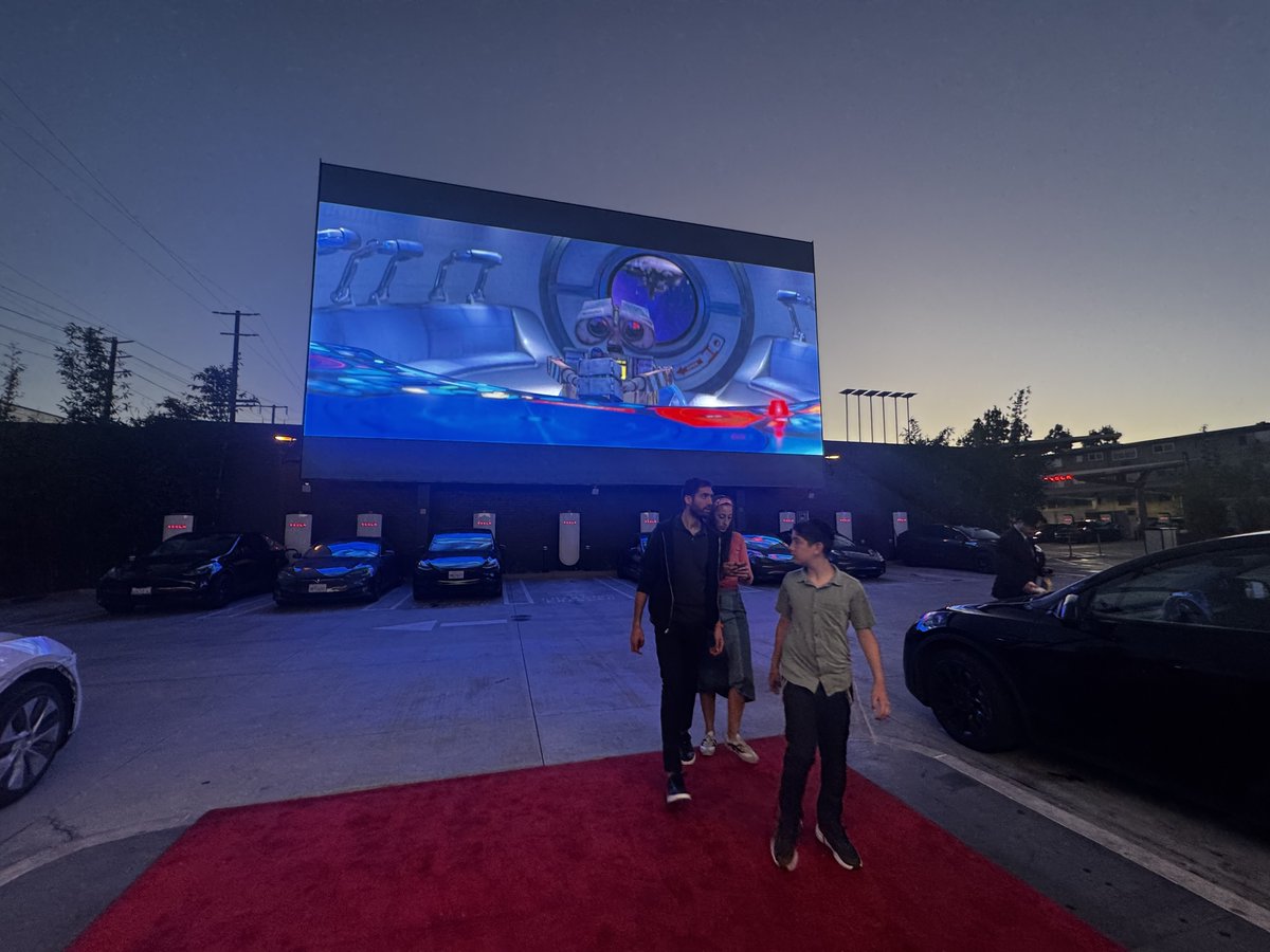 davidtphung's tweet photo. can confirm irl at @Tesla diner and while watching walle on monday night, and enjoyed the upgraded chicken sando now called the "falcon wing" with improved battered coating/ larger piece. https://t.co/BW5ZU9o3tY