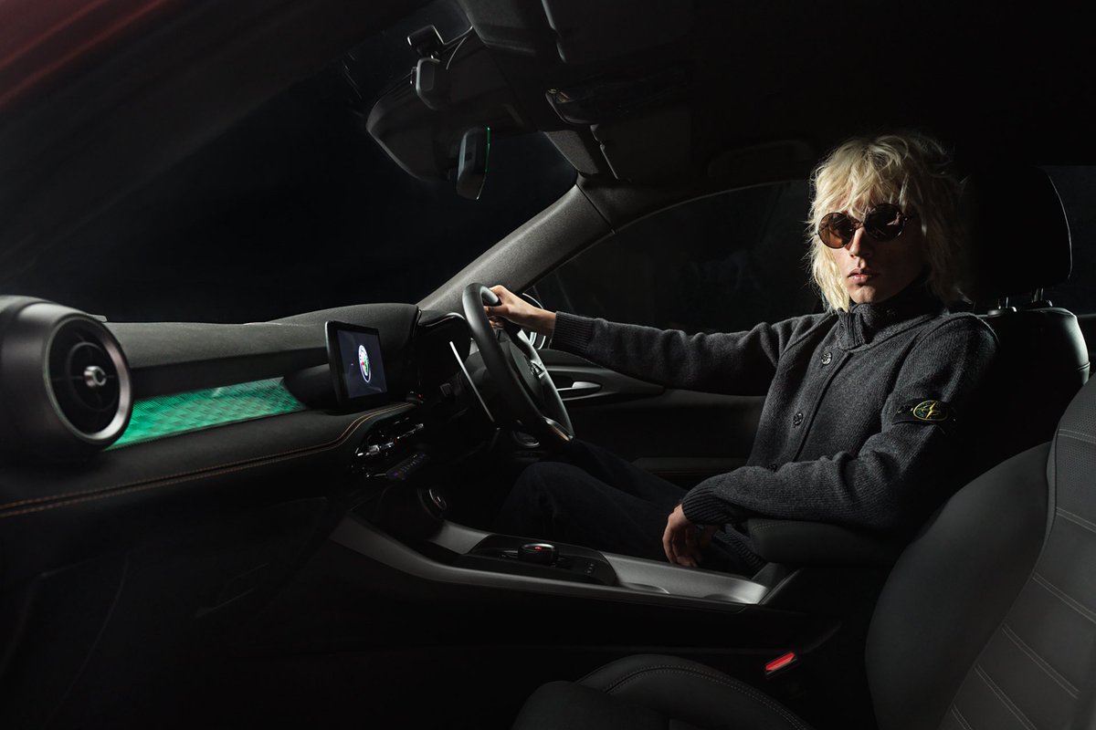 AlfaRomeo_JP's tweet photo. 【ENGINE × ALFA ROMEO】
アルファ ロメオ TONALEとストーンアイランド。
イタリアを代表する2つのブランドが出会い、それぞれの美学が響き合う。
その世界観を、ENGINEでご覧ください。
記事はプロフィールのリンクから。
https://t.co/RPH30TTydo
#AlfaRomeo #アルファロメオ
#ENGINE_mag #ENGINE_Web #engine