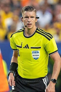meria7580290's tweet photo. Letexier did exactly what FIFA wanted him to do today.  The favoritism is blatant. Egypt didn't lose to a better team—they lost to the rigged system. 🇦🇷🇪🇬
#François_Letexier_unfair https://t.co/3oNrwnWVPh