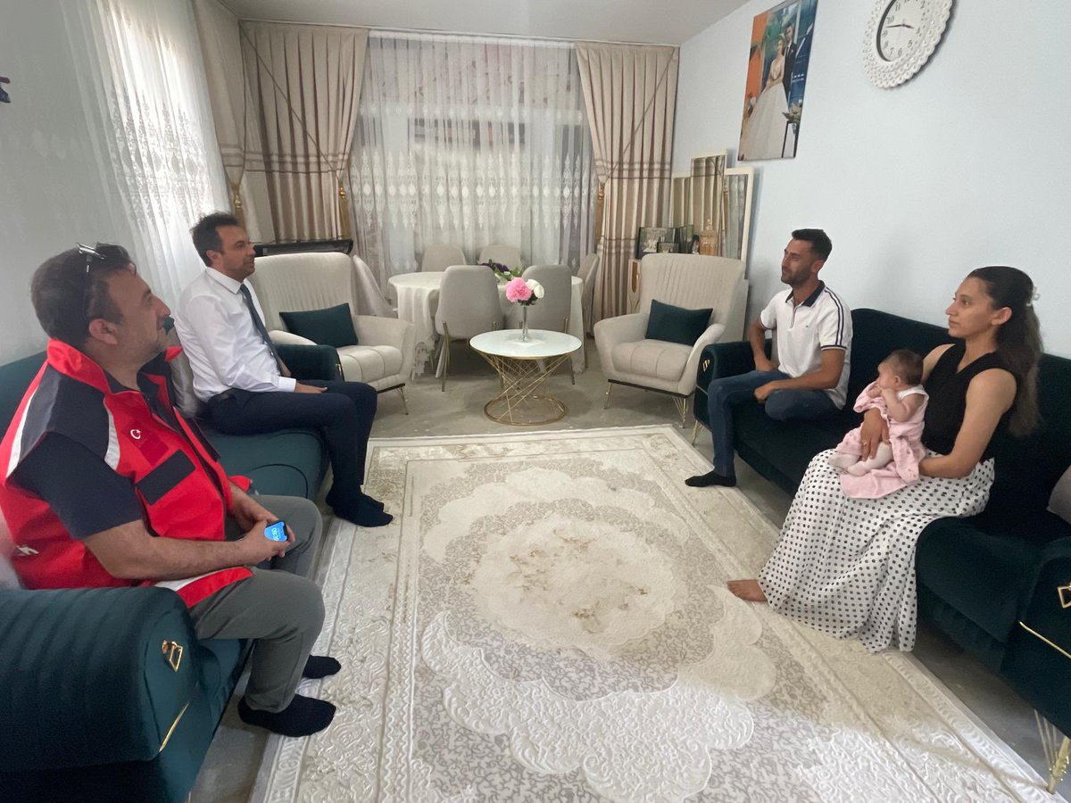 KilisAsh's tweet photo. 📌Ziyaret

Aile ve Gençlik Fonundan yararlanıp yuva kuran çiftlerimizi ziyaret ederek, Bakanımız Sayın Mahinur Özdemir Göktaş’ın selamlarını ve tebriklerini ilettik. https://t.co/Ab4Sazijgq