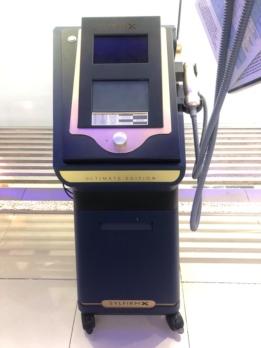 skinfacecom's tweet photo. 当院で受けられる施術をご紹介します🙌
❤️シルファームX　ーマイクロニードルRFによる肌質改善治療
シルファームXは、微細なマイクロニードル（極細針）と高周波（RF）エネルギーを組み合わせた肌質改善治療です。
マイクロニードルを介して真皮層へ高周波エネルギーを届けることで、コラーゲンやエラスチンのリモデリングを促し、毛穴、ニキビ跡、小じわなどの肌悩みの改善をサポートします。また、肝斑や赤みなど幅広い肌トラブルへのアプローチが期待できる治療です。
💡このような方におすすめ
・毛穴の開きが気になる方
・ニキビ跡が気になる方
・肝斑や赤みが気になる方
・肌のハリや弾力の低下が気になる方
・肌質を総合的に改善したい方
💡期待できる効果
・毛穴の改善
・ニキビ跡の改善
・肝斑の改善
・赤みを目立ちにくくする
・小じわの改善
・肌のハリ・弾力の向上
※効果には個人差があります。
💡効果を実感するまで
施術後2〜4週間程度で徐々に肌の変化を感じ始める方が多く、複数回の施術を継続することで、さらなる改善が期待されます。
💡効果の持続期間
約3〜6か月
※持続期間には個人差があります。
💡ダウンタイム
施術後は赤みやほてりが生じることがあり、多くは1〜3日程度で落ち着きます。針を使用するため、一時的に軽度の腫れや点状出血がみられる場合があります。
💡痛み
施術中はチクチクとした刺激や熱感を感じることがあります。表面麻酔を使用することで、痛みを軽減しながら施術を受けていただけます。痛みの感じ方には個人差があります。