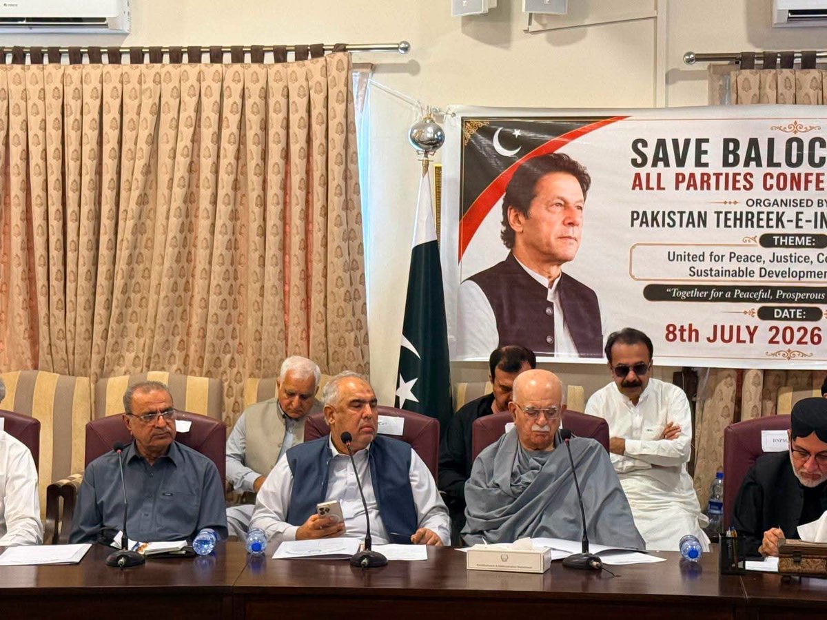 MKAchakzaiPKMAP's tweet photo. تحریک تحفظ آئین پاکستان کے سربراہ، اپوزیشن لیڈر، پشتونخوامیپ کے چیئرمین محمود خان اچکزئى اور دیگر سیاسی پارٹیوں کے قائدین پاکستان تحریک انصاف کے زیر اہتمام پشتون بلوچ صوبہ بلوچستان کے موجودہ صورتحال پر منعقدہ آل پارٹیز کانفرنس میں شريک ہے https://t.co/ummRqFGuqS