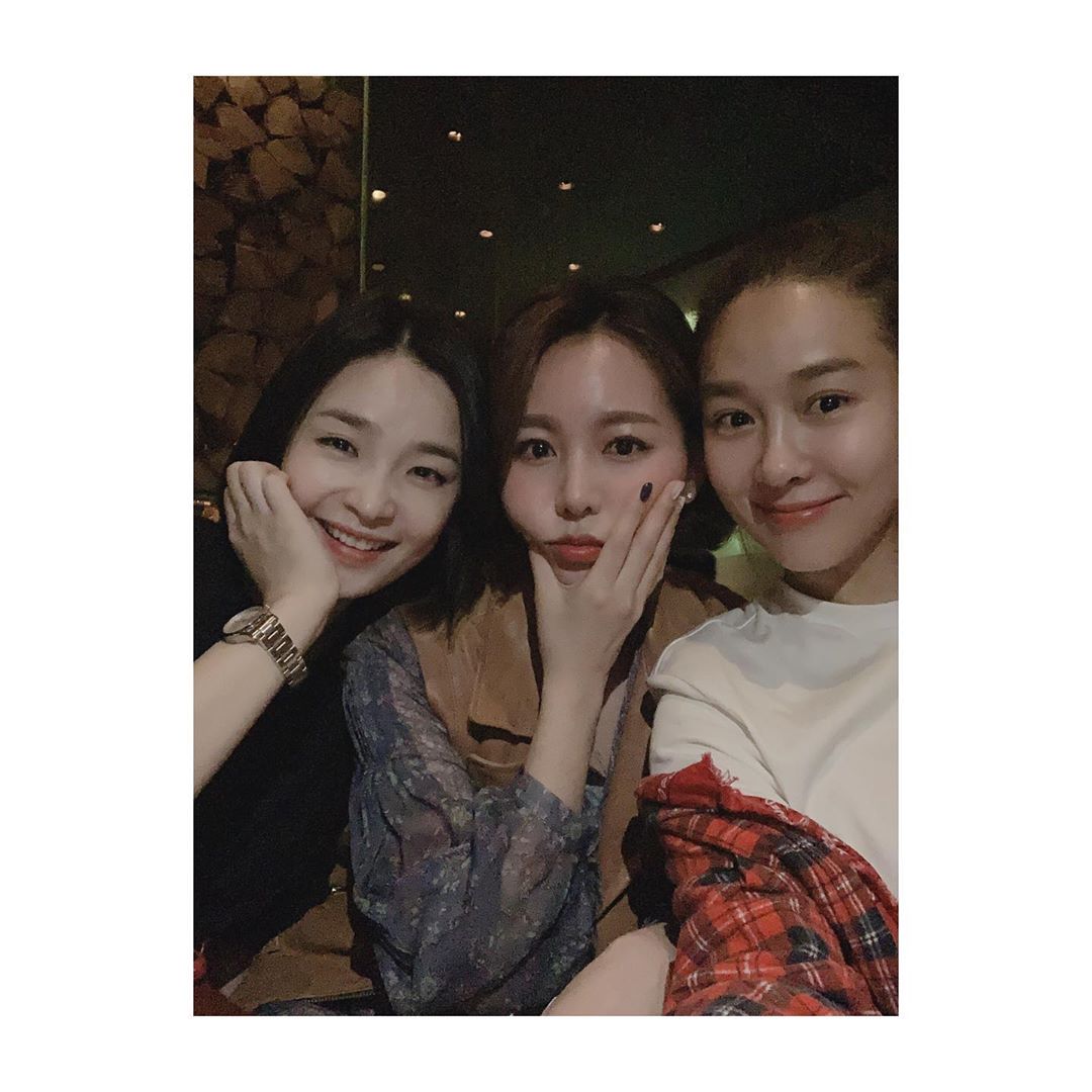 adeyade030's tweet photo. 미녀 세 분 너무 좋은 느낌을 줌...
전미됴 시계 ㄹㅇ미칠것같다 하ㅜㅜ https://t.co/iWr88SGVZ6