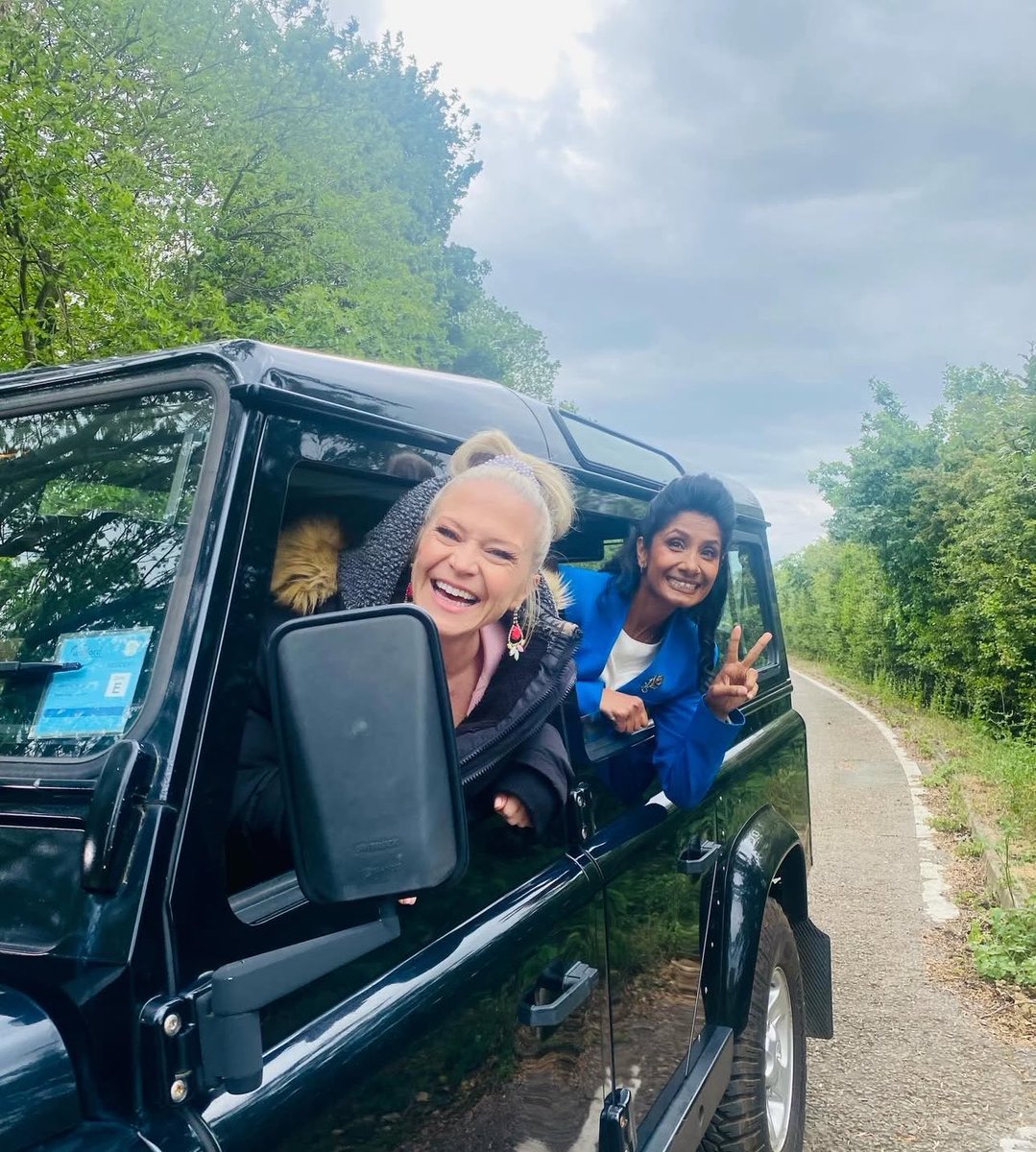 KellieBrightLY's tweet photo. Girls on tour #EastEnders https://t.co/5NRUXU5wGr
