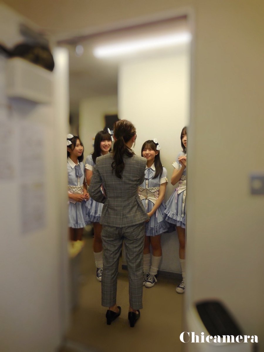 chikako_1119's tweet photo. 14期生に指導した5分後に、
後輩の7期生に指導される熊崎さん。
#Chicamera #ちきゃめら https://t.co/5IV6FLWehu