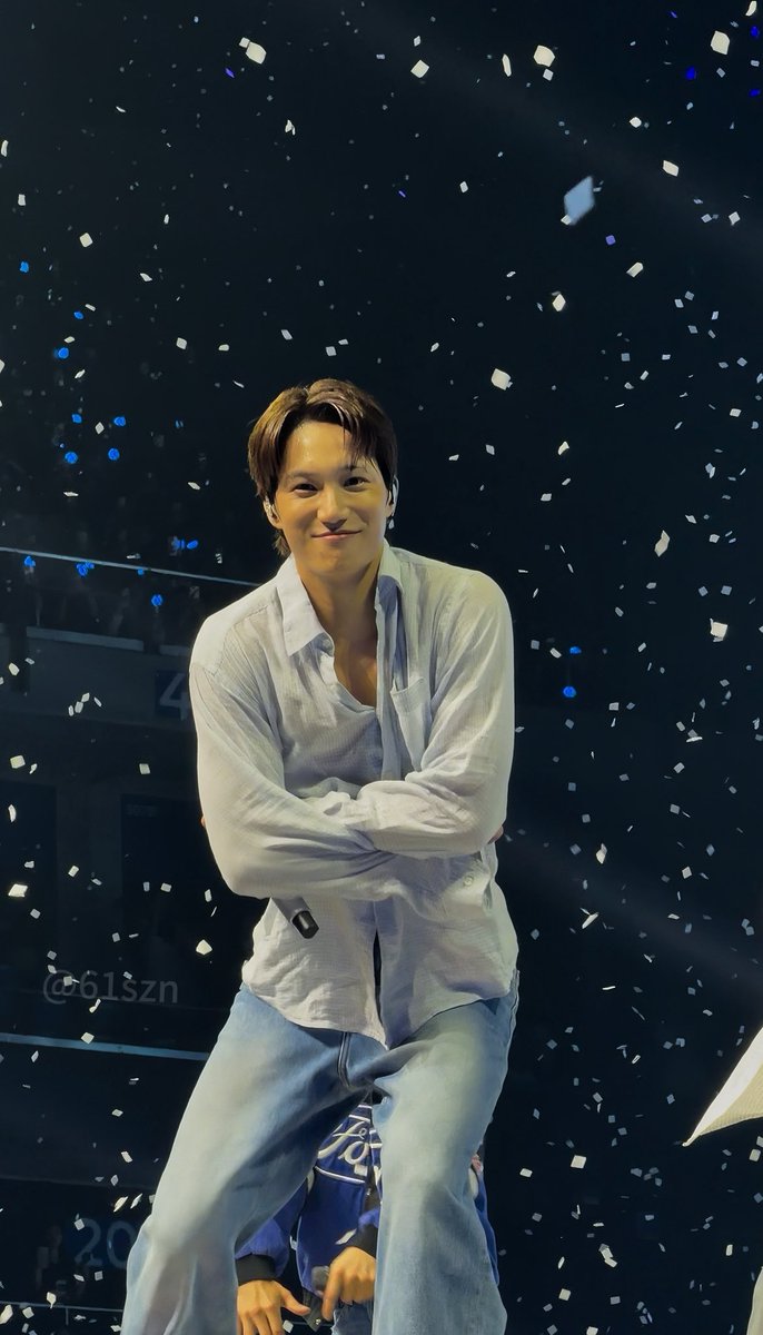 61szn's tweet photo. jongin WHAT ARE WE 

#EXhOrizoninManila #EXO #KAI #카이
@weareoneEXO https://t.co/LW6mffxAaJ
