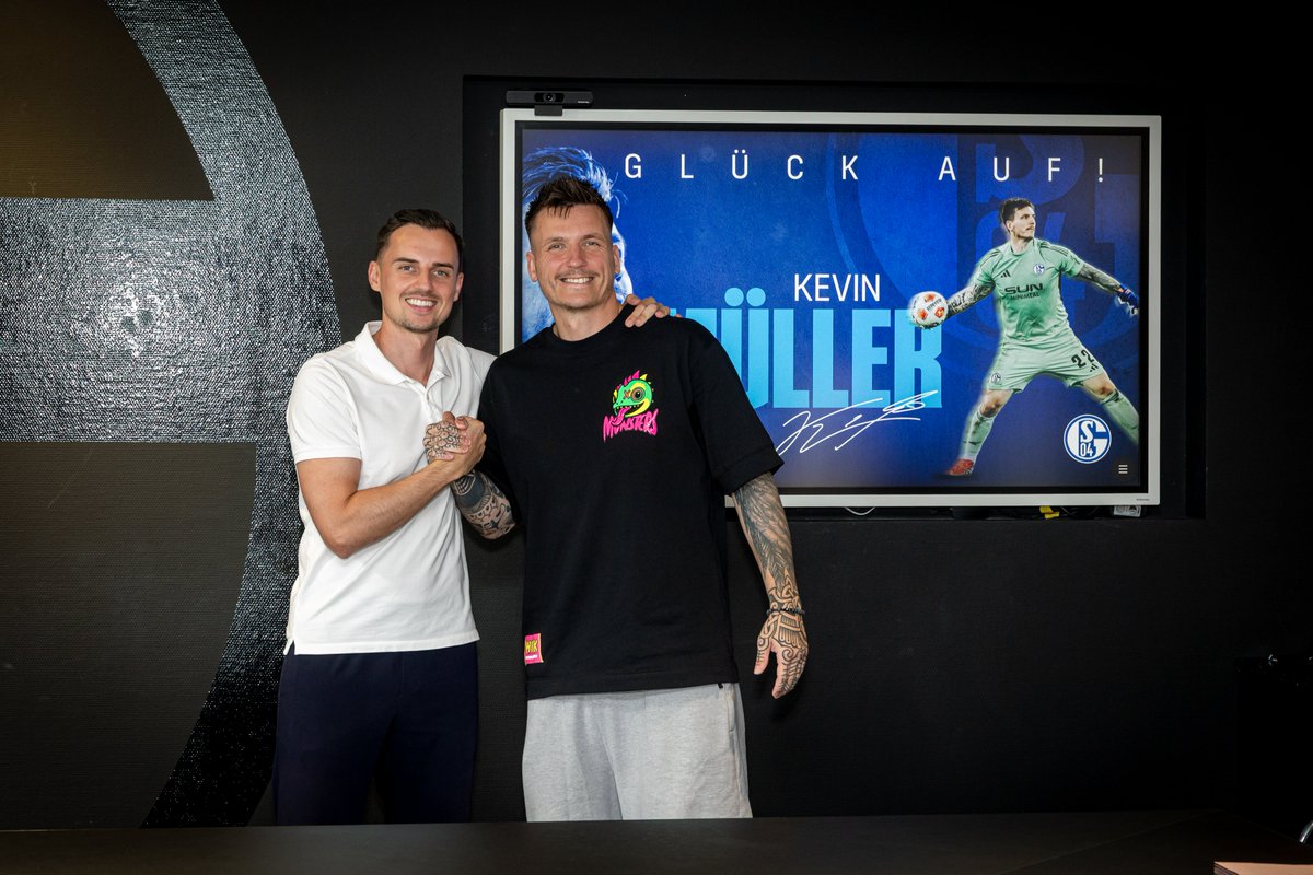 s04's tweet photo. Auf erfolgreiche Leihe folgt feste Verpflichtung: Kevin Müller gehört auch in der neuen Saison zum Torwart-Team des #S04 🧤

Nach der Leihe erzielte der #S04 mit dem @FCH1846  die Einigung über einen festen Transfer.  

Weiter GEht's, Kevin!  

Mehr hier: https://t.co/pLoIliLSAE https://t.co/WDOiCB3HHh