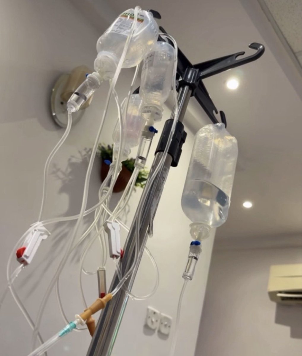EarthingDiaries's tweet photo. Nooooo idea how this works 😹😹@NHS lil help? https://t.co/PPBBKTzhW9