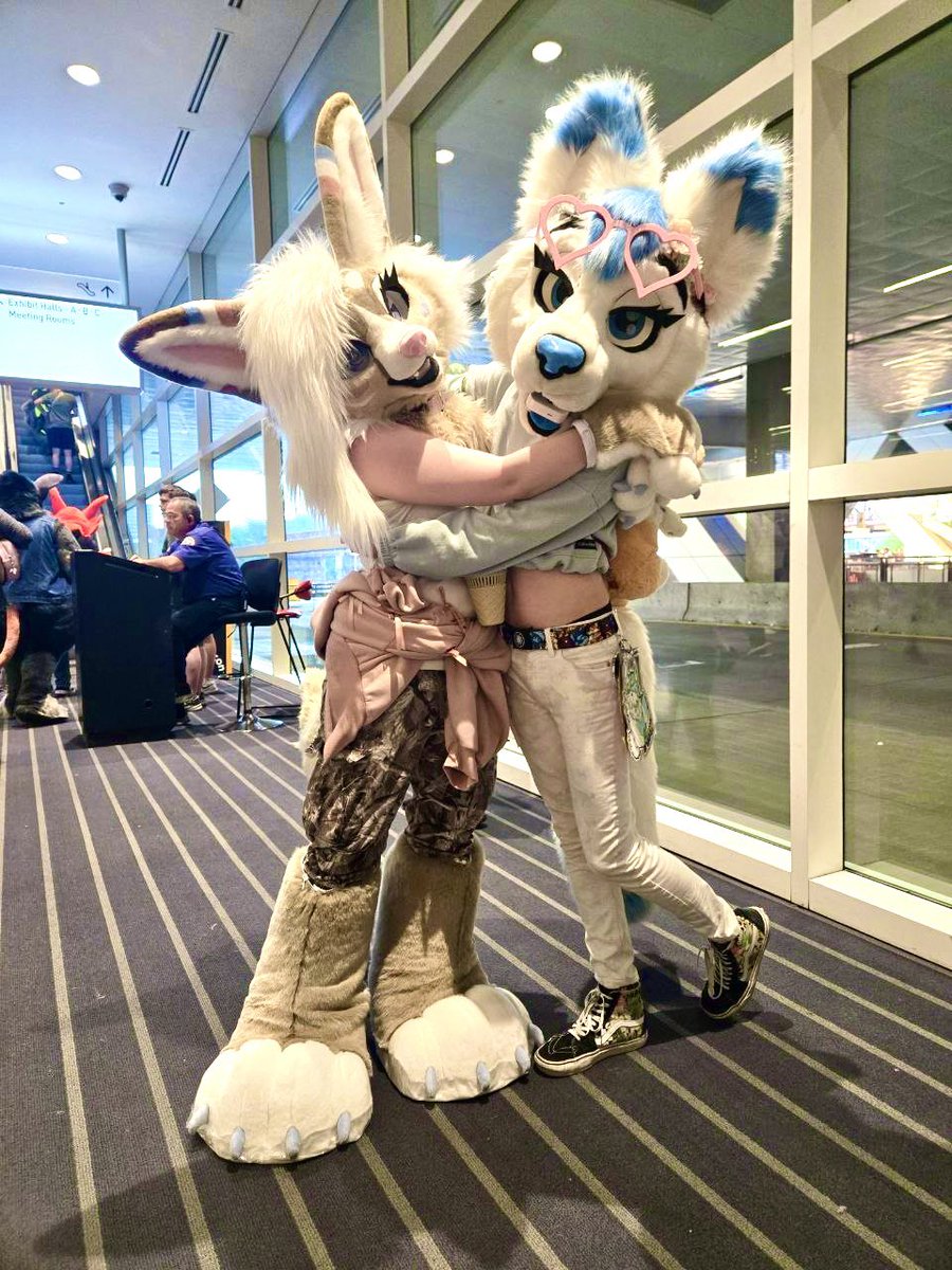 SpaceBabyFennec's tweet photo. Small photo dump from AC’26! 
(There’s a ton more on my Instagram “aoife.rae”) ^^ 🪽🐾 https://t.co/HcoDMHhT8B