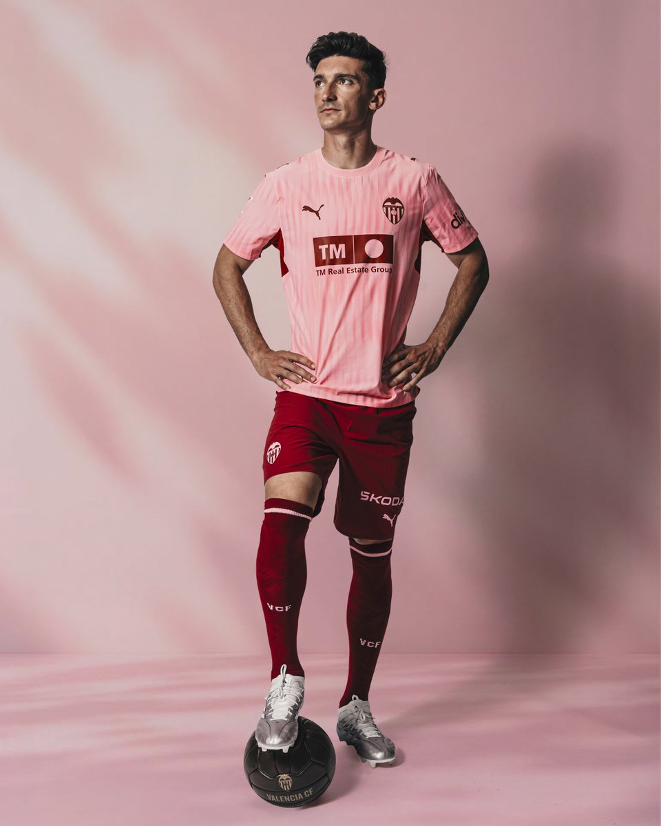 valenciacf_en's tweet photo. 🌸 Our own style for every occasion.