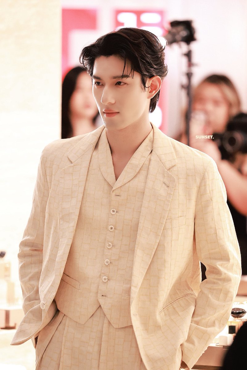 justanethl's tweet photo. Armani Beauty found their perfect muse in Dad ☀️🪄

#AydenSngXArmaniBeauty 
#AydenSng https://t.co/kNtJVmpEdY