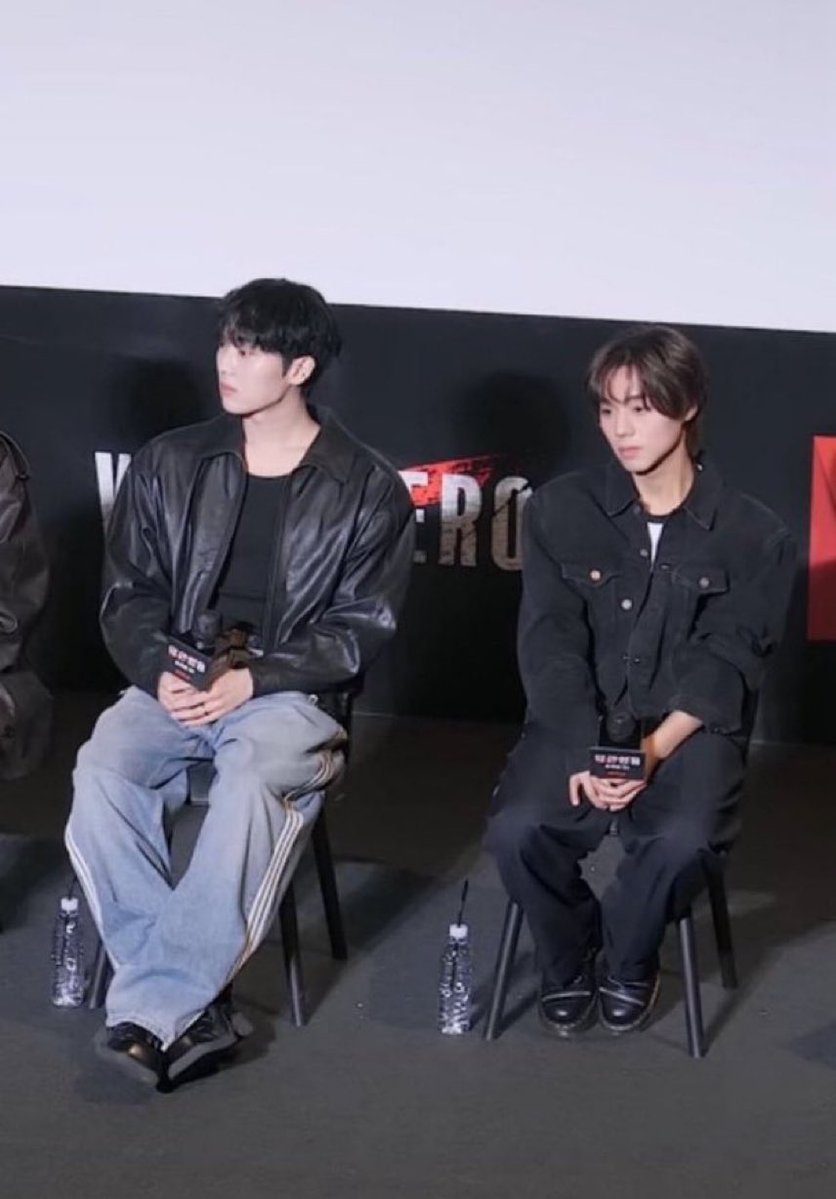 yeontwinn's tweet photo. that one couple who is always bored at the party, and wants to leave and have some alone time instead https://t.co/BH3TBSIjVp