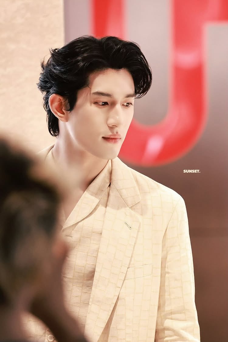 Namvi112's tweet photo. Rồi hết máy giặt là t chớt liền nèeee 🫣🫣🫣

#AydenSngXArmaniBeauty
#AydenSng
#ArmaniBeauty https://t.co/TlOW4EfiZz