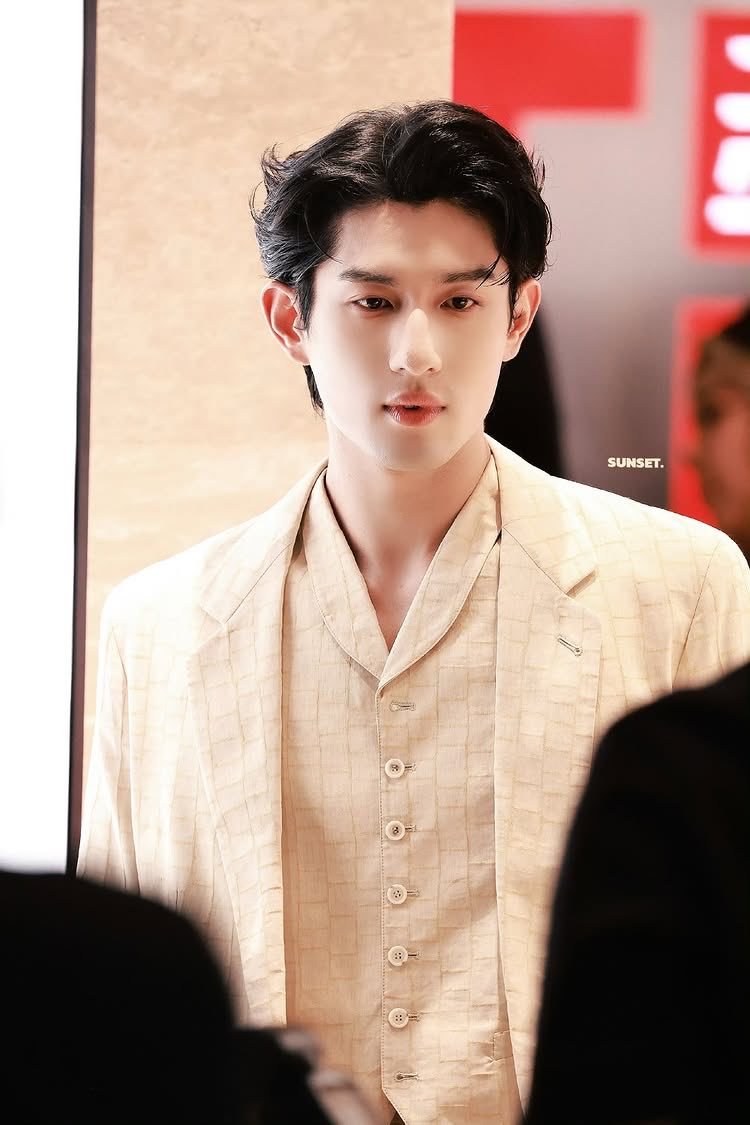 Namvi112's tweet photo. Rồi hết máy giặt là t chớt liền nèeee 🫣🫣🫣

#AydenSngXArmaniBeauty
#AydenSng
#ArmaniBeauty https://t.co/TlOW4EfiZz