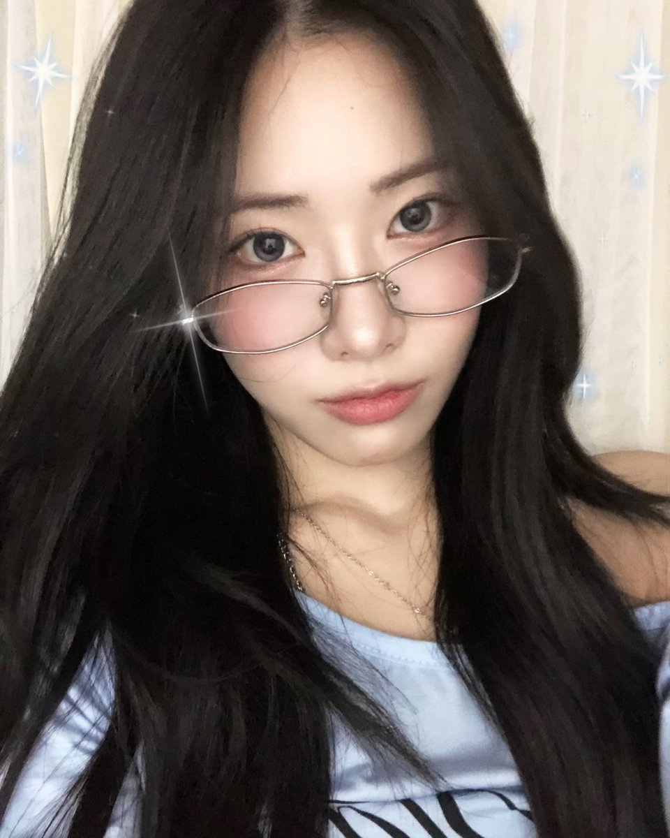loveoneglobal's tweet photo. [📷] Ayeon (ayeonii1) Instagram Update

Can u ♡ meeee 🎀

#LOVEONE #러브원 #AYEON #아연 https://t.co/g4sgiBK4gE