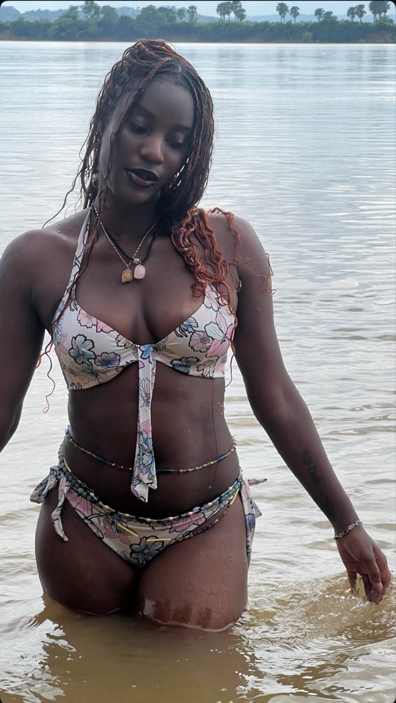 IfunanyaDelilah's tweet photo. Water No Get Enemy, that’s why I’m a proud child of the sea 🌊 #mamiwater 🧜🏾♀️ https://t.co/LEtndDxBa6