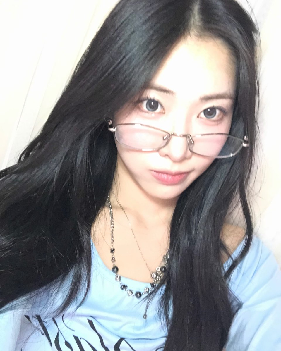 loveoneglobal's tweet photo. [📷] Ayeon (ayeonii1) Instagram Update

Can u ♡ meeee 🎀

#LOVEONE #러브원 #AYEON #아연 https://t.co/g4sgiBK4gE