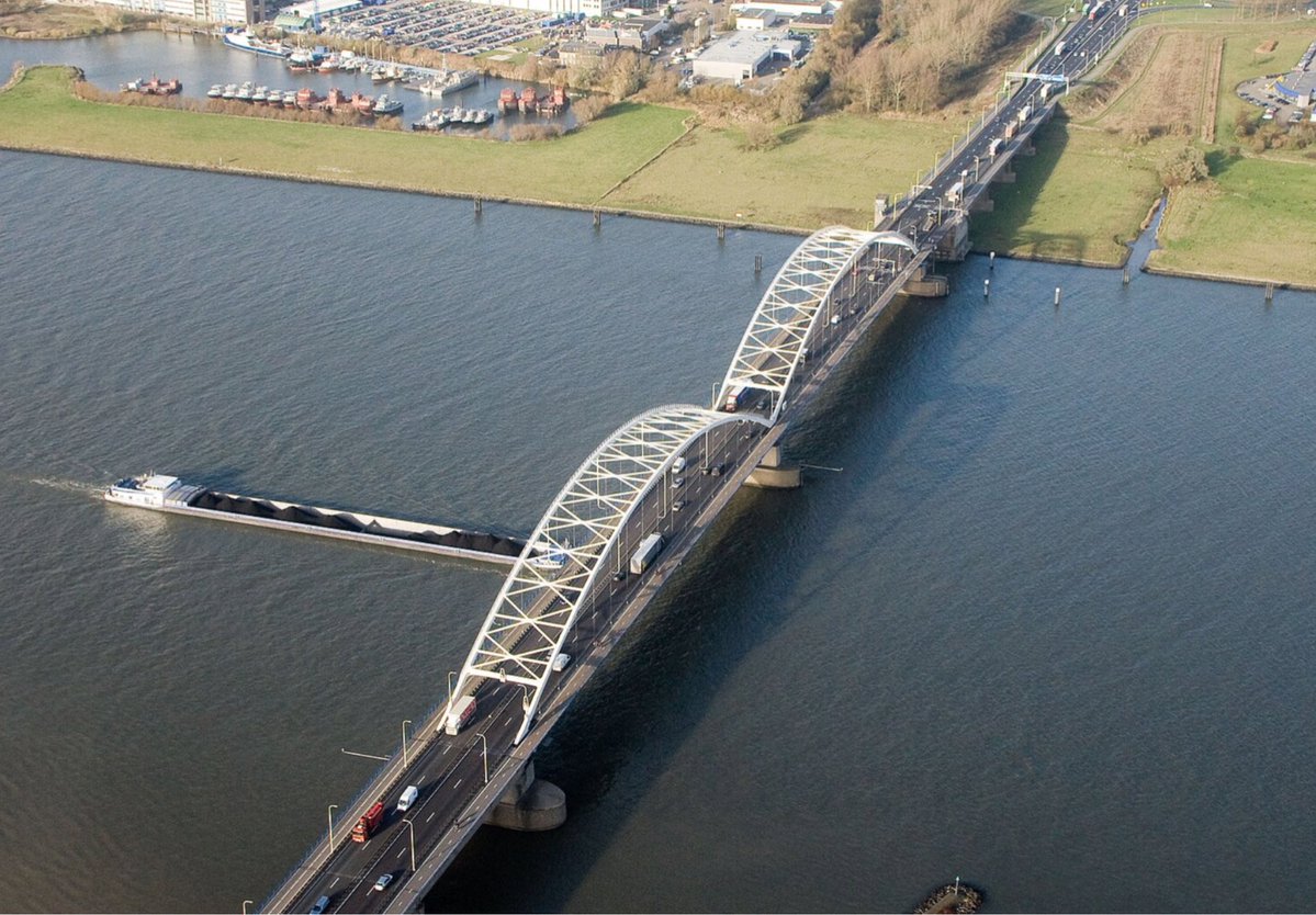 WIS_Wim's tweet photo. Wij werken Randstad breed en heb ik vandaag een avonddienst op de verbindingswegen A2 rondom knooppunt #Deil en op de snelwegen A15 en A27 rondom #Gorinchem Dat is lang geleden!! https://t.co/zT4G7qIr0i