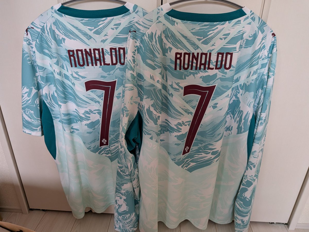 soccfc's tweet photo. CR7結局アウェイユニフォーム両方揃えた https://t.co/QCgRj87ZKB