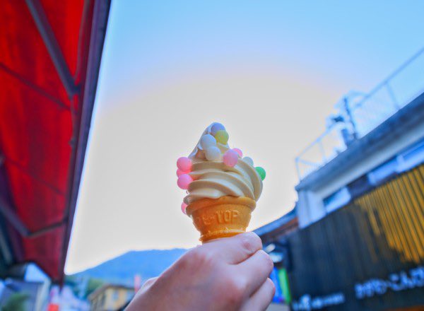 IYOBANKofficial's tweet photo. 四国には、その土地ならではの魅力あふれるご当地グルメが数多くあります🍴
観光を楽しみながら気軽に食べ歩きができるのも大きな魅力です✨
四国のそれぞれの県で楽しめる名物グルメを紹介します❤️🔥
【 #iyomemo 】四国の食べ歩きグルメを紹介!それぞれの県の名物を楽しもう
https://t.co/QrI77S3tGb https://t.co/2k4jsGM146