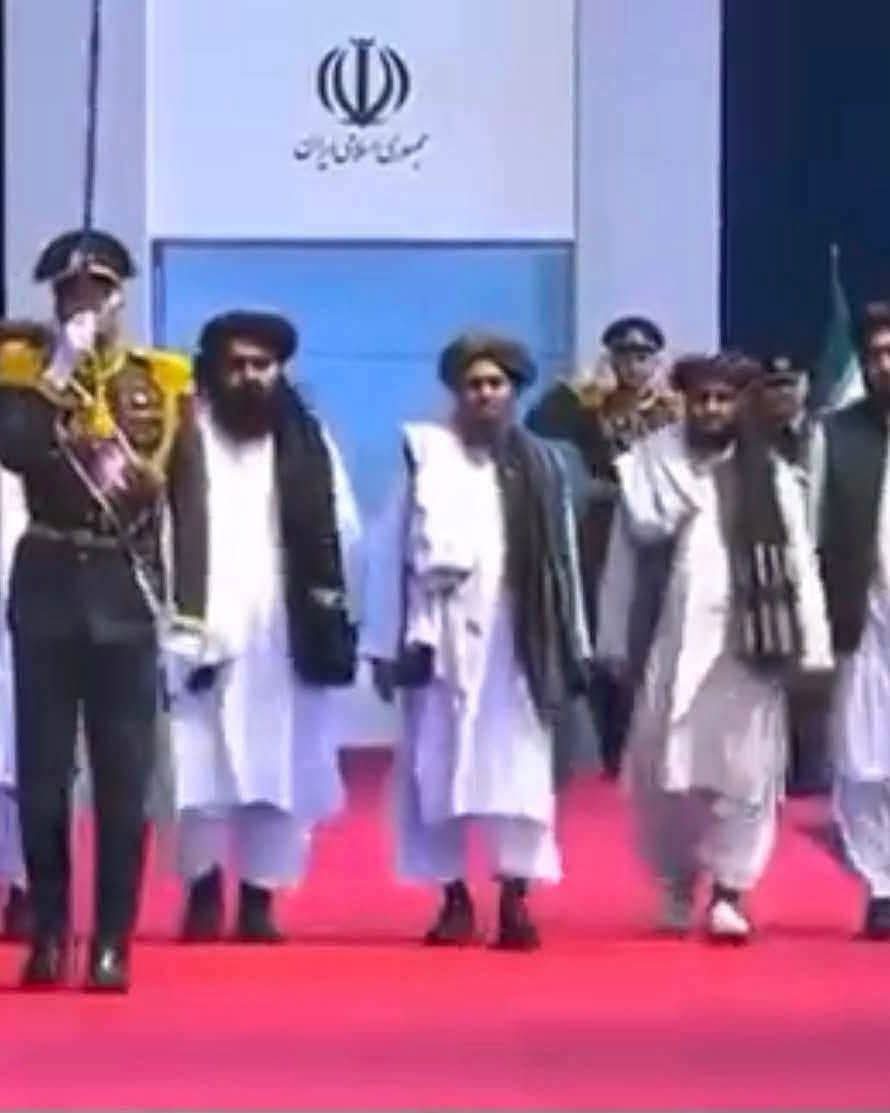 ghazwanhusein1's tweet photo. القاعدة #الارهابية تحضر #مراسيم_تشييع_خامنئي 
احط رجلي بكل واحد يگول #ايران مو سبب تفجيرات #العراق ♦ https://t.co/9LXPNyhmWC