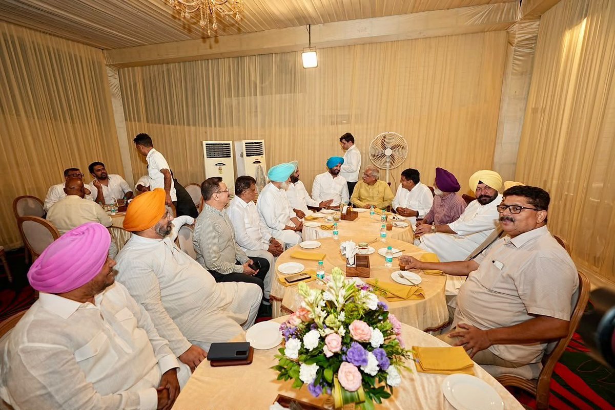 mohit1969's tweet photo. Dinner hosted by Rana kp at his residence.
@RajaBrar_INC 
@INCPunjab https://t.co/0Di54vwinx