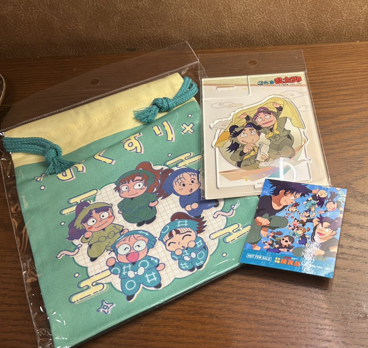 nnnorioP's tweet photo. 購買部覗いてきた☺️
アクスタは絶対に増やすまい…と思ってたんだけどずっと欲しかった三はが居たので気付いたら買ってた（意志弱）
あとシールもらった♡夏らしい絵柄でいいね。カレンダーの絵柄だったりするのかな?
出張きてくれてありがとう〜!! https://t.co/8MJLwlNNXO