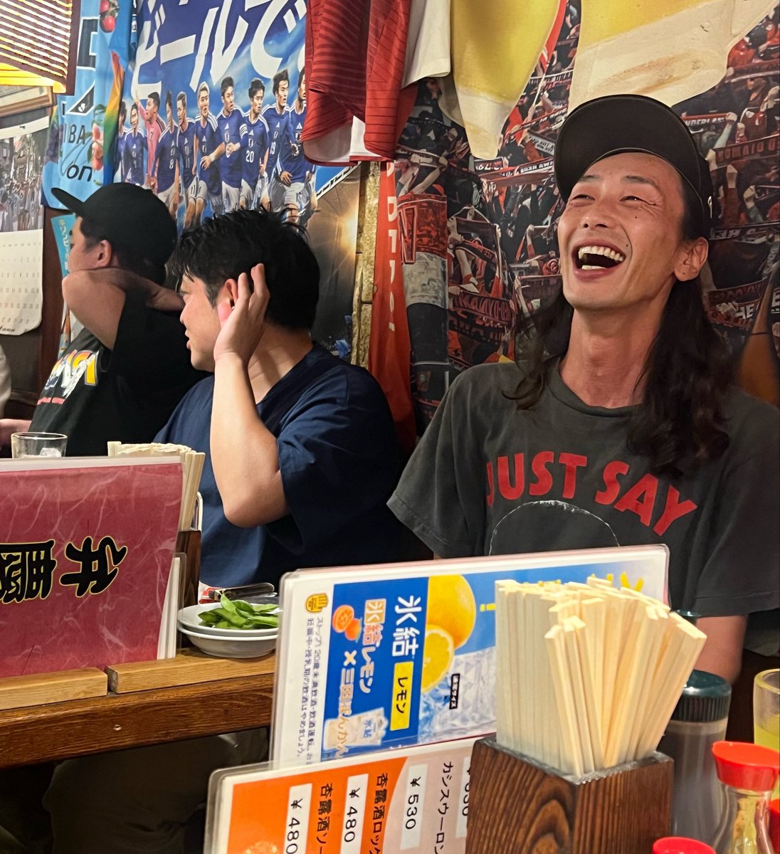 gag_dasabo's tweet photo. 大宮セブン12周年ライブ最高でした。その後に行われた支配人K氏の送別会ではSJさんが手を大きく叩きながらずっとニャハハハと笑われていました。安田さんは私より早くそそくさと酒席にビビって帰っていきました。自分は、、生小、、2杯、、やっちゃいました（福井） https://t.co/YOKsiAoQTp