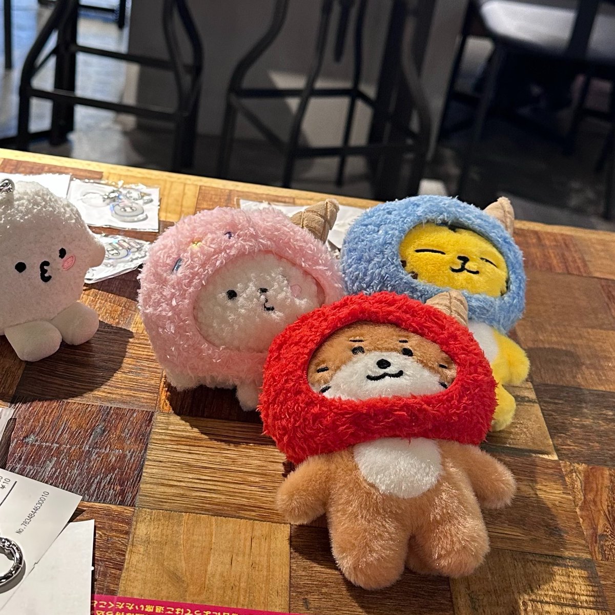 wo11223's tweet photo. 2日間MINITEEN POPUP🍨お値段はさておき全部可愛い🥹昨日はピョをお家でお留守番させて後悔したから今日はおでかけ🍚前にいたお姉さんが寂しいピョプリにタムタム添えてくださった、、ハァ可愛、、🫶シノのローセレがうらやましくて試着させて頂いた🩷🩵あゆさん２日間ありがとうございました🐯🦖 https://t.co/5nfQnuJ8X1
