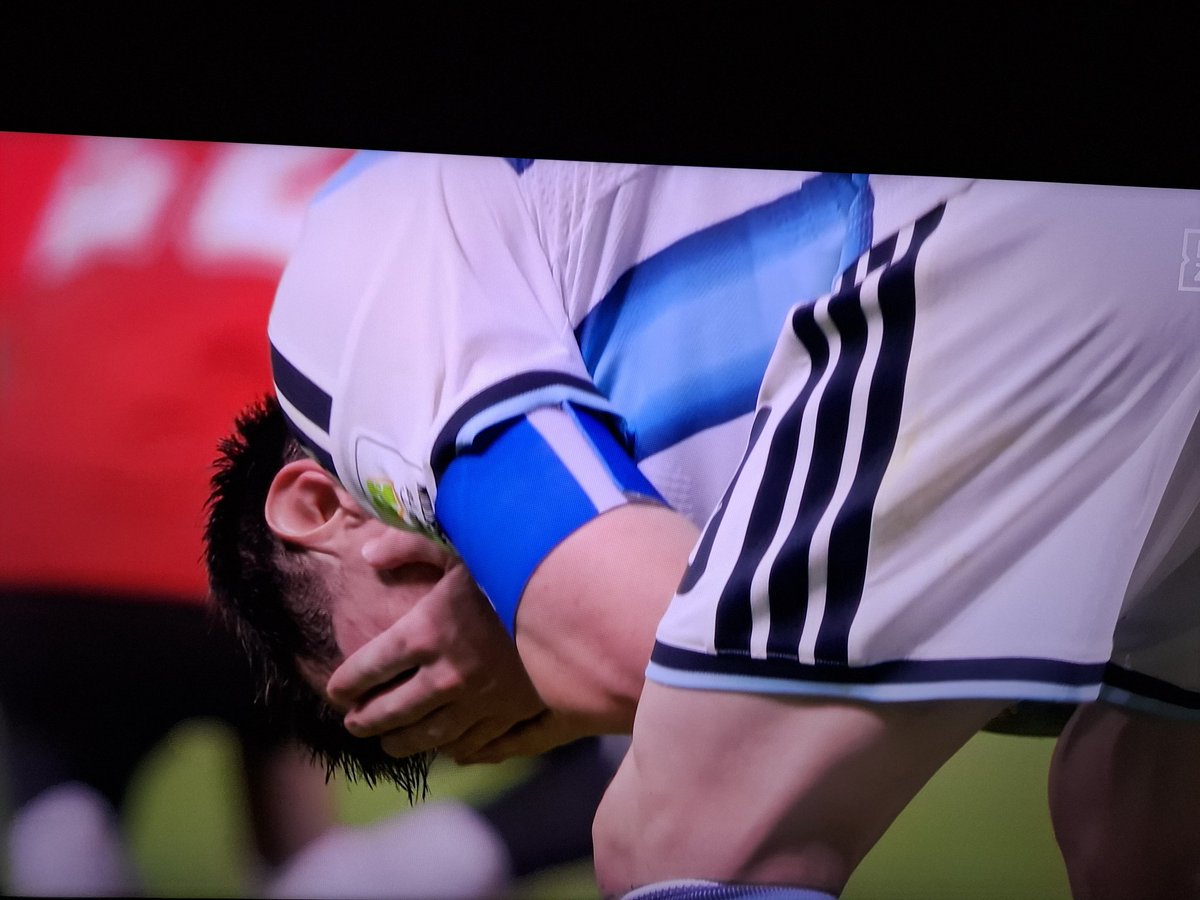 jon_mary's tweet photo. #messi 
#Argentina
#Fıfaworldcup https://t.co/HIGvW052Nk