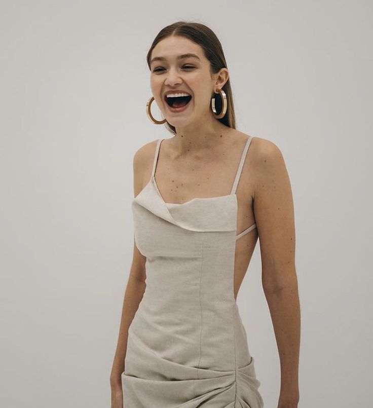 worldofstrarz's tweet photo. • Age: 31 years (Born: April 23, 1995) 🎂
• Nationality: American 🇺🇸
• Profession: Supermodel &amp; TV personality 👠
• Height: 1.80 m (5 ft 11 in) 📏
• Started modeling as a child and became one of the world's top supermodels. ✨ https://t.co/Z3q8pxcy2b