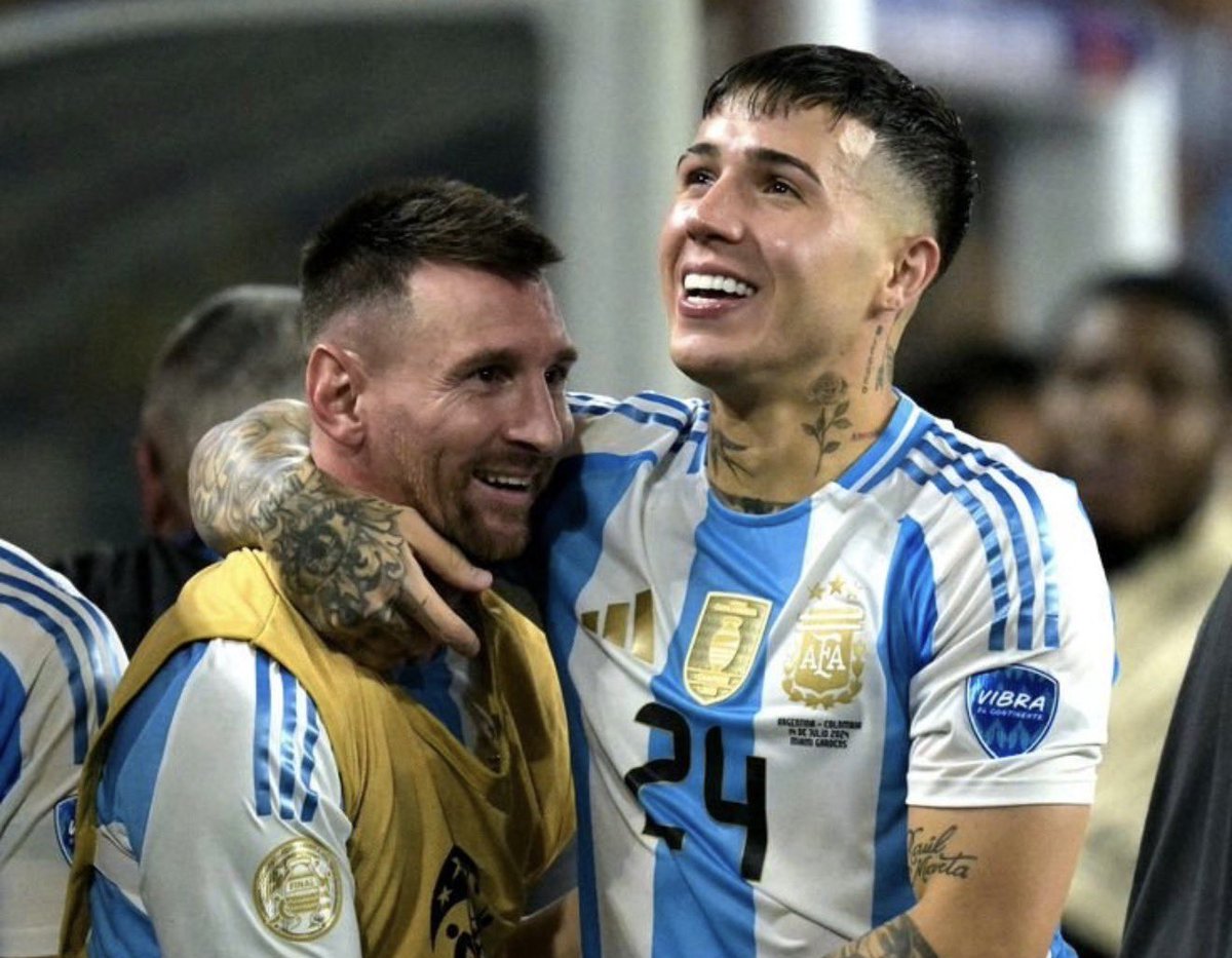 Kdhchels_'s tweet photo. 🚨🗣️ Enzo Fernandez: “Messi speaks to me about Chelsea like he’s played there before. He’s like a father to me and keeps encouraging me to play further in the premier league.” https://t.co/8u9q8U6bpI