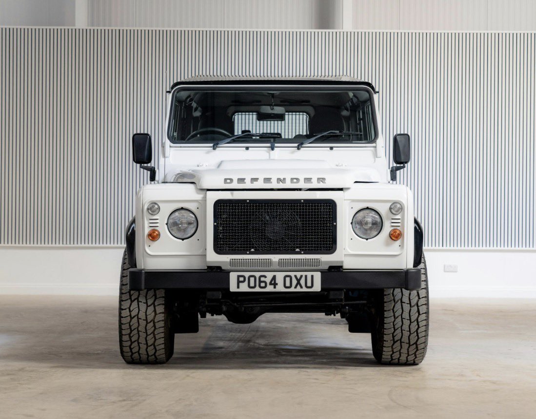 ListerLawrence's tweet photo. I’m selling this 2014 Defender 110. Only 19,000 miles, one previous government owner before me. I’ve owned it for around 4 years. Air con and twisted wheels. Looks the part. Immaculate throughout. Vat Qualifying.  24 months Warrantywise warranty included!! £35k + VAT! 

What did I say?! Yes £35k plus VAT! 🤯🤯🤯 BE QUICK! 

Please share.