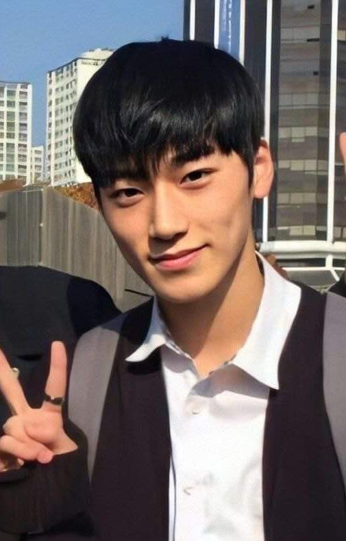 idgafbitchstfup's tweet photo. ปะป๊าของชั้น หล่อมาตั้งแต่สมัยเรียนแล้วล่ะ สมัยหนุ่ม ๆ เขาฮ้อต มีผญ มาชอบเยอะ แต่เขาก็เลือกแม่เรา https://t.co/dk1Za5bhFR