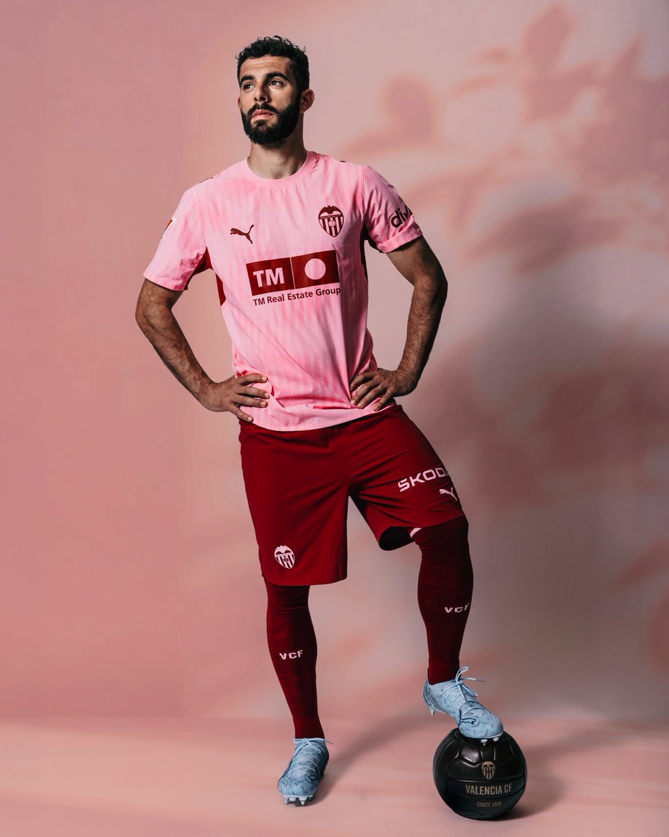 valenciacf_en's tweet photo. 🌸 Our own style for every occasion.