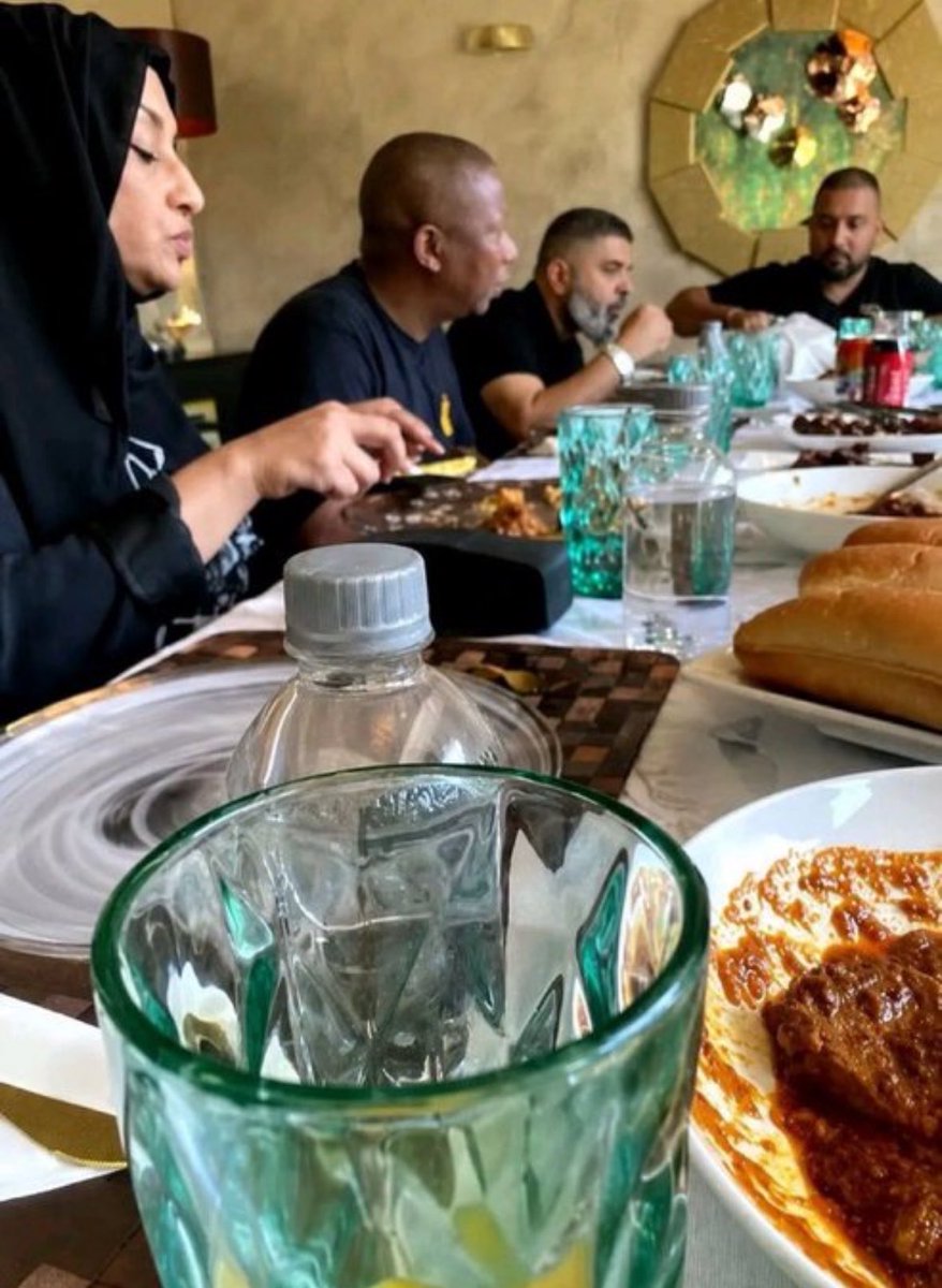 LilaSonga's tweet photo. Julius Malema is selfish. He wanted to enjoy Curry a lone.

Hypocrite 🤣🤣🤣

#MadlangaCommission https://t.co/uLeWqtHZzL