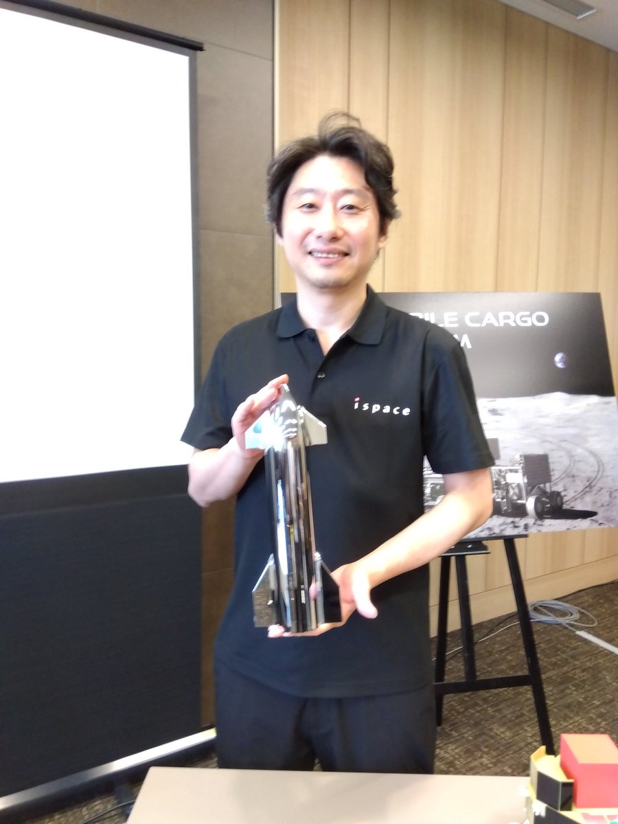 kodama2017's tweet photo. #ispace が #SPACETIDE 会場で、　#Starship のペイロード枠を契約したと発表。500kgを5000万ドルとのことで、1kg10万ドルは従来に比べてかなり安い。#宇宙ビジネス　 #spaceX https://t.co/YUMewU8kBa