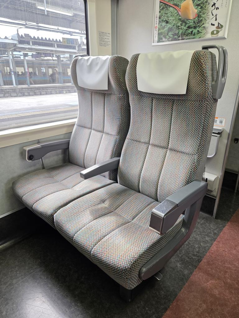 YAtrainaka's tweet photo. それじゃ土産も買って蕎麦も食ったし帰りの383系しなのに乗車！
5日間の長野めっちゃ楽しかった！ https://t.co/fNyha4SDO8