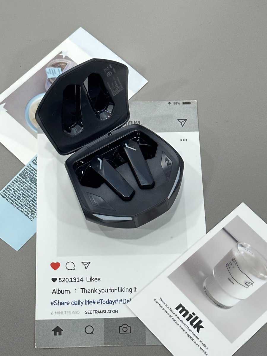 VernettaBarmk's tweet photo. Just unboxed my long-awaited wireless headphone! The packaging was so sleek, and the sound quality is way better than I expected. Weekend jam sessions, here I come ， https://t.co/HSnsZGNVGI