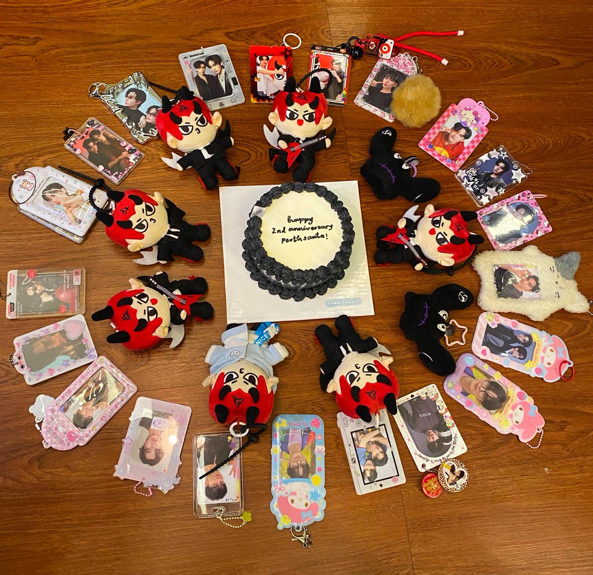 fairypedta's tweet photo. Happy 2nd Anniversary PerthSanta, May you guys stay together for a long time and make many beautiful memories🖤🤍

PERTHSANTA SECOND ERA

#PSDDevils2Years2gether https://t.co/jS1DFMtPjU