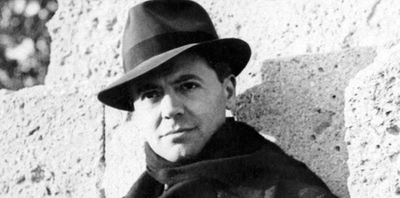 BanuCakc50910's tweet photo. + #JeanMoulin.27 Mayıs 1943'te Ulusal Direniş Konseyi'nin kurucularındandı
21 Haziran 1943'te yakalandı onu yakalayandaha sonra adı Kasap Lyon olarak ünlenen SS subayları tarafından ağır işkencelerden geçirildi yakalanan bazı direnişçilere ders olması için bilinçsiz yatan ⬇️ https://t.co/Qnai91eZkX