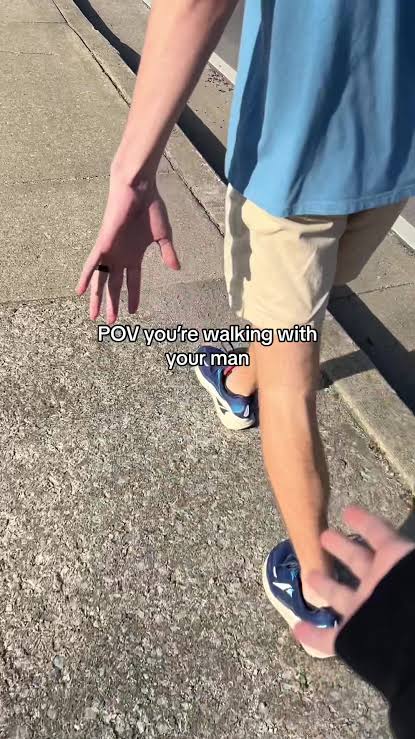 ArchPRiungu's tweet photo. THE PSYCHOLOGY OF HOLDING HANDS

Now I can't unsee that when I'm walking around. And sometimes I'm judging the guy a lot. 😂 https://t.co/gOZIJAiX1B