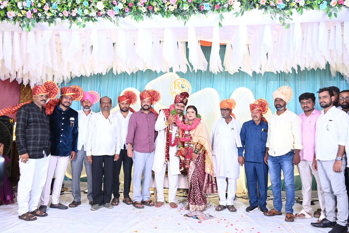 MLCvijaysingh's tweet photo. ನನ್ನ ಮತ ಕ್ಷೇತ್ರ #ಬಸವಕಲ್ಯಾಣ ತಾಲೂಕಿನ ಆತ್ಮೀಯರ ವಿವಿಧ ಶುಭ ಸಮಾರಂಭಗಳಲ್ಲಿ ಭಾಗವಹಿಸಿ ಅವರ ಕುಟುಂಬದ ಸದಸ್ಯರಿಗೆ ಶುಭ ಹಾರೈಸಿದೆ.

#Basavakalyan #Bidar @DKShivakumar @HariprasadBK2 @siddaramaiah @rssurjewala https://t.co/vl85l0lSSh