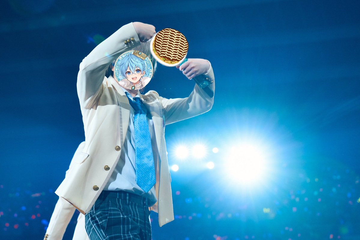 Colon56N's tweet photo. ファンサうちわで
「お好み焼きひっくり返して！」
ってのがあったから自信満々にやってみたんよ。

写真見返したら普通に大失敗してて今泣きそう。 https://t.co/WXQ9ucYLxl
