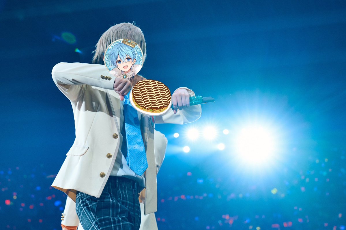 Colon56N's tweet photo. ファンサうちわで
「お好み焼きひっくり返して！」
ってのがあったから自信満々にやってみたんよ。

写真見返したら普通に大失敗してて今泣きそう。 https://t.co/WXQ9ucYLxl