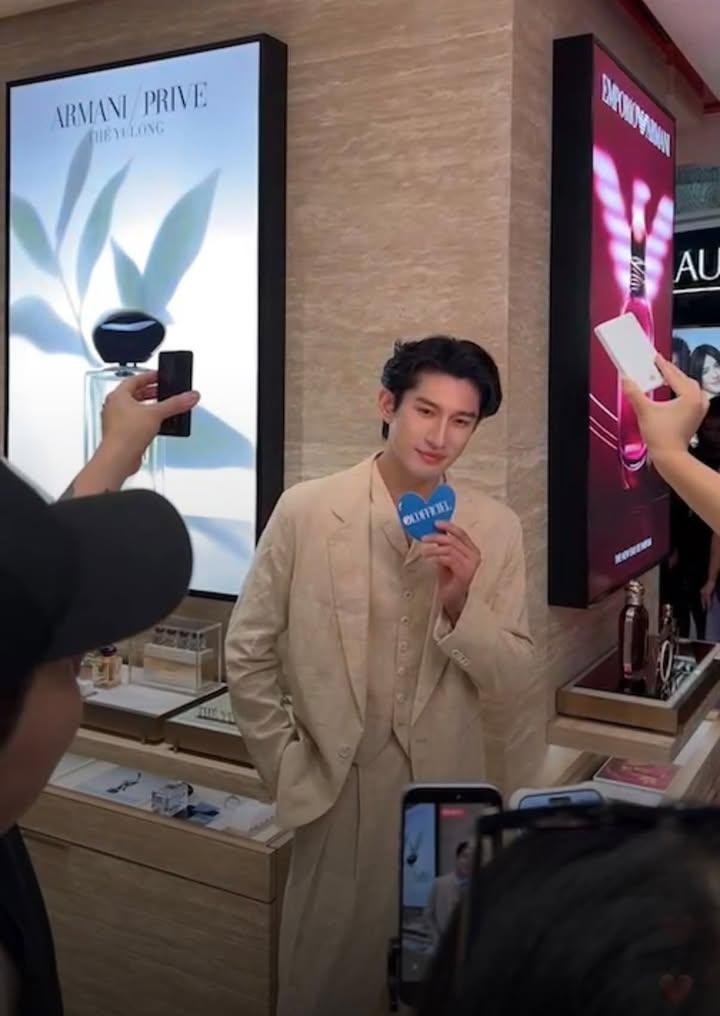solelyilsole's tweet photo. There's a timeless quality to Ayden Sng that never goes unnoticed. Every glance, every smile, every look feels incredibly refined.

#AydenSngXArmaniBeauty
#AydenSng
#ArmaniBeauty https://t.co/2Zt0OI6Xac